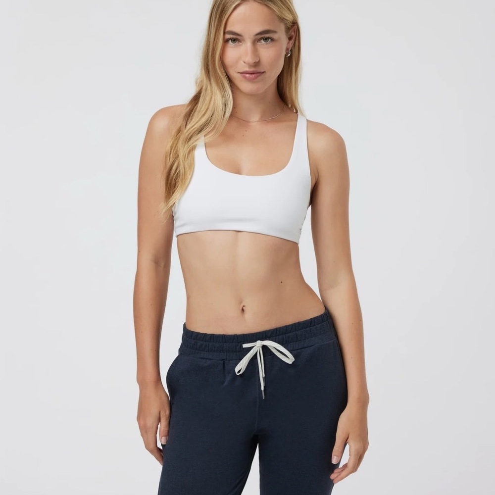 NWT🤍VUORI🤍WHITE YOSEMITE BRA (M) - Picture 2 of 6